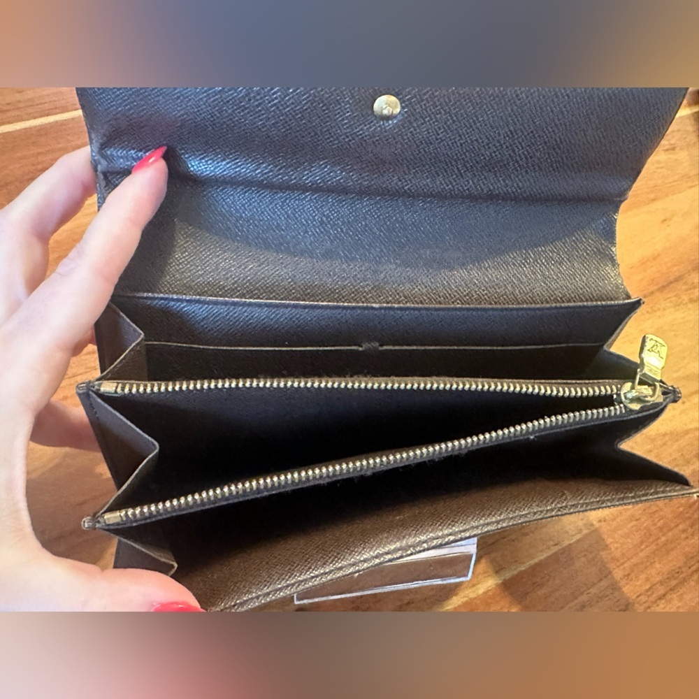 Authentic Louis Vuitton Damier Sarah Wallet - Picture 4 of 14
